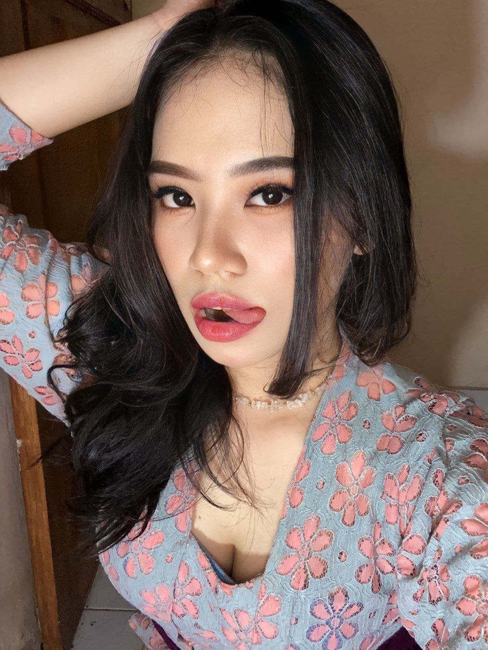 Kittencatsu Konten Eksklusif edisi Kebaya, MENGGODA! 2 d65d203a b301 4674 8559 603803e090a1