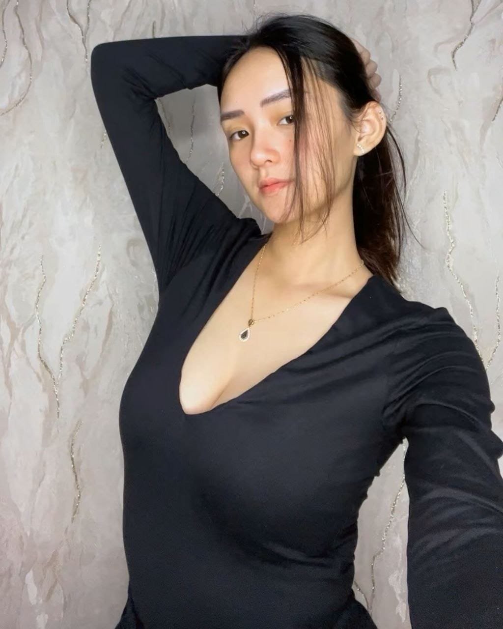 Adriana Suci Konten Eksklusif edisi Black HOT BLACK! 9 photo 6086726892414681350 y